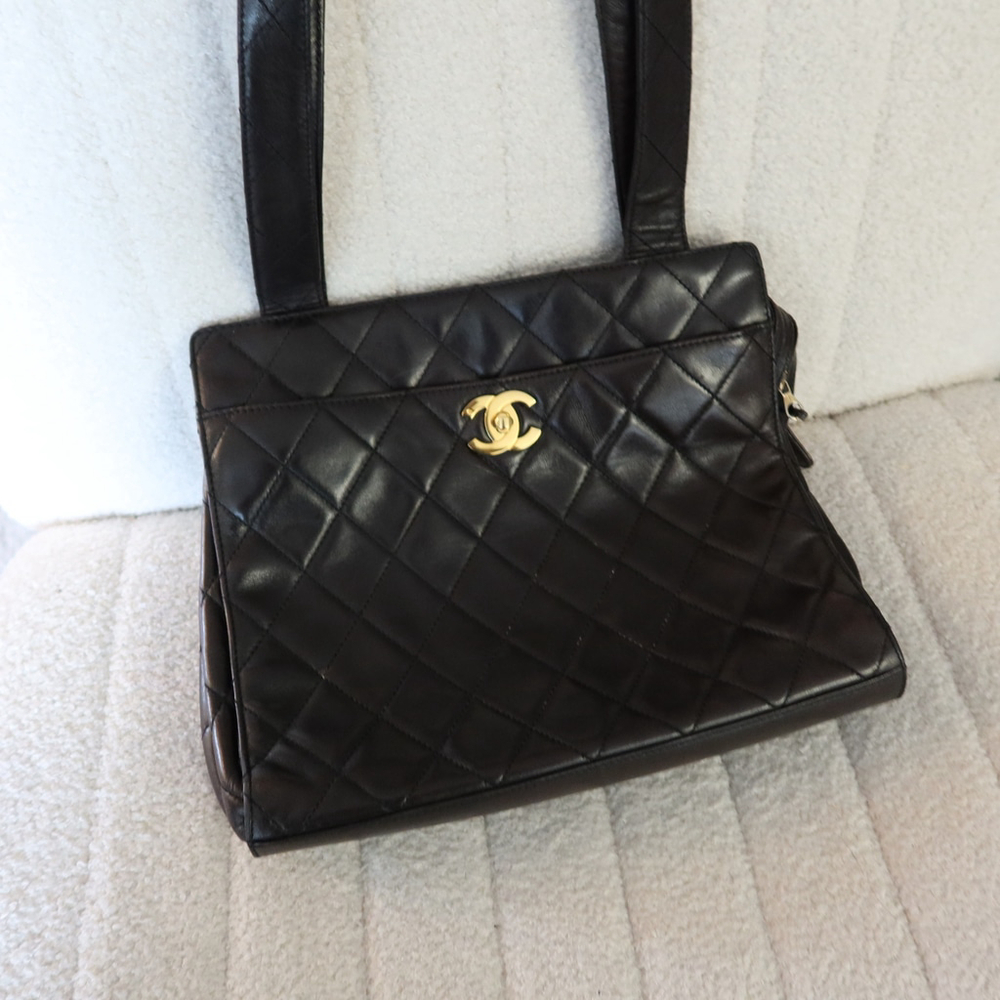 Chanel Quilted Shoulder Bag Black Lambskin with Gold Hardware EXCELLENT